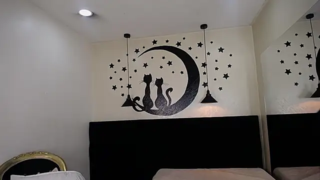 Snapshot of Aisha_Noir chatting on 10-29-25, 12:18 Aisha Noir online show from 10-29-25, 12:18