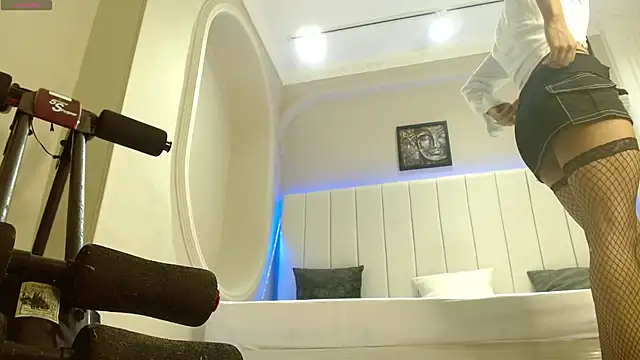 Snapshot of kendra_lux1 chatting on 10-31-25, 01:23 kendra lux1 online show from 10-31-25, 01:23