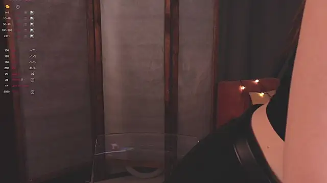 Snapshot of glowwww_ chatting on 09-29-25, 02:44 glowwww  online show from 09-29-25, 02:44