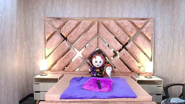 ANABELL BROWN online show from 10-04-25, 07:45