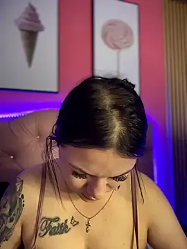 Snapshot of Megaan__More chatting on 11-09-25, 03:27 Megaan More online show from 11-09-25, 03:27