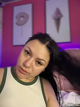 Snapshot of Megaan__More chatting on 11-16-25, 02:17 Megaan More online show from 11-16-25, 02:17