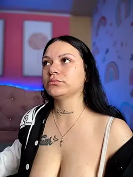 Snapshot of Megaan__More chatting on 11-28-25, 02:14 Megaan More online show from 11-28-25, 02:14