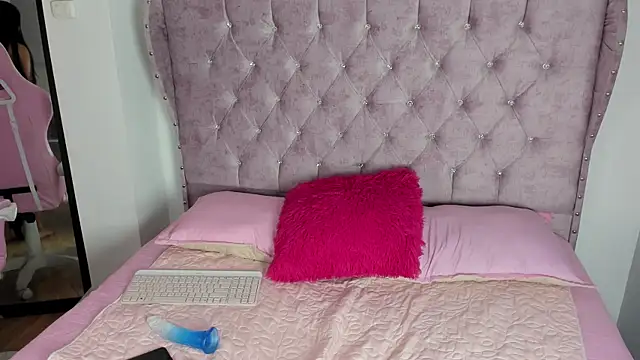 sara cloudy online show from 10-07-25, 01:30