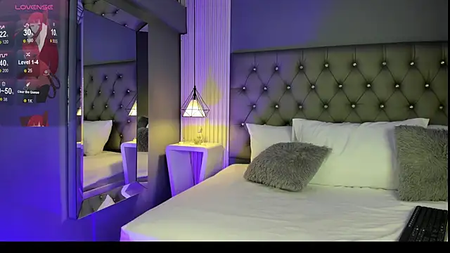 LunaBloomn online show from 12-01-25, 05:07