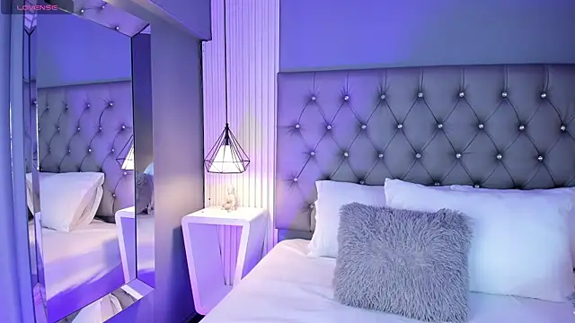 LunaBloomn online show from 01-10-26, 05:04