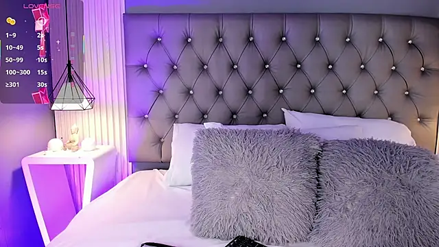 LunaBloomn online show from 03-10-26, 05:07