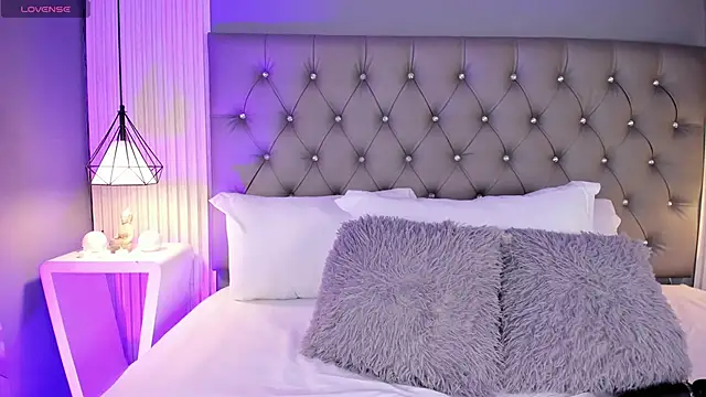 LunaBloomn online show from 03-11-26, 05:08