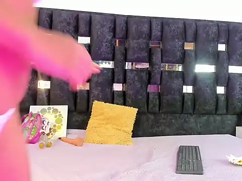 Snapshot of Kimberly_TaylorX chatting on 12-15-25, 08:57 Kimberly TaylorX online show from 12-15-25, 08:57