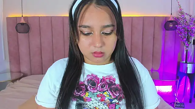 Snapshot of IvannaaVega chatting on 10-17-25, 04:48 IvannaaVega online show from 10-17-25, 04:48