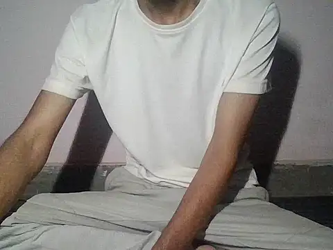 Snapshot of ash706339 chatting on 09-15-25, 12:21 ash706339 online show from 09-15-25, 12:21