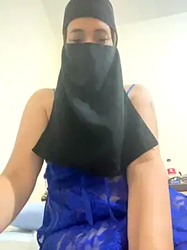 Snapshot of Wild-Nayra chatting on 11-06-25, 11:48 Wild-Nayra online show from 11-06-25, 11:48