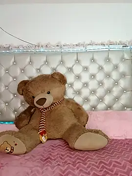 ZARAY 1118 online show from 10-25-25, 09:31