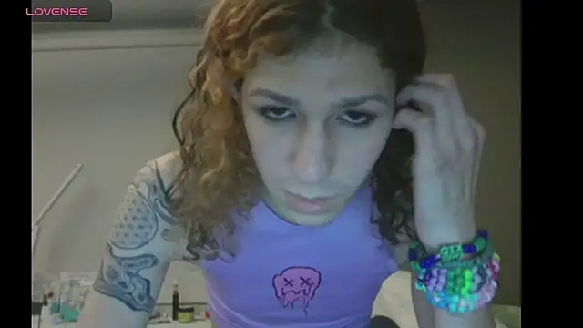 Snapshot of cuddlyavenue chatting on 10-02-25, 03:13 cuddlyavenue online show from 10-02-25, 03:13