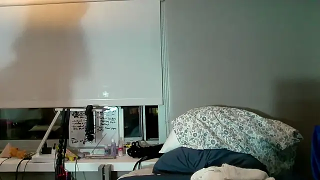 Snapshot of cuddlyavenue chatting on 10-13-25, 01:38 cuddlyavenue online show from 10-13-25, 01:38