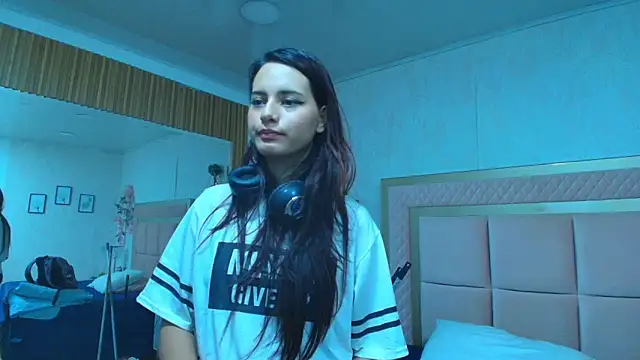 Lunabellee  online show from 03-08-26, 02:04