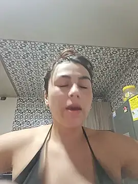 Snapshot of vanessa-titisM chatting on 06-14-26, 12:41 vanessa-titisM online show from 06-14-26, 12:41