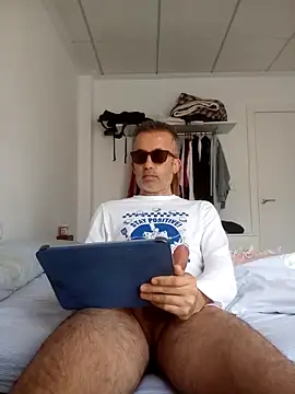 Snapshot of EmilioTaladdro chatting on 05-01-26, 05:56 EmilioTaladdro online show from 05-01-26, 05:56