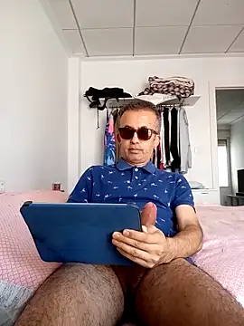 Snapshot of EmilioTaladdro chatting on 05-05-26, 10:23 EmilioTaladdro online show from 05-05-26, 10:23