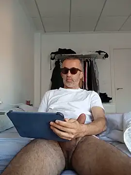 Snapshot of EmilioTaladdro chatting on 05-17-26, 05:16 EmilioTaladdro online show from 05-17-26, 05:16