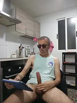 Snapshot of EmilioTaladdro chatting on 05-27-26, 09:12 EmilioTaladdro online show from 05-27-26, 09:12