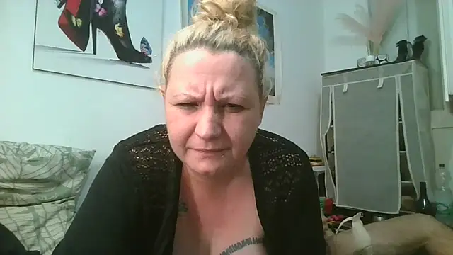 Snapshot of Bakala93 chatting on 05-10-26, 01:55 Bakala93 online show from 05-10-26, 01:55
