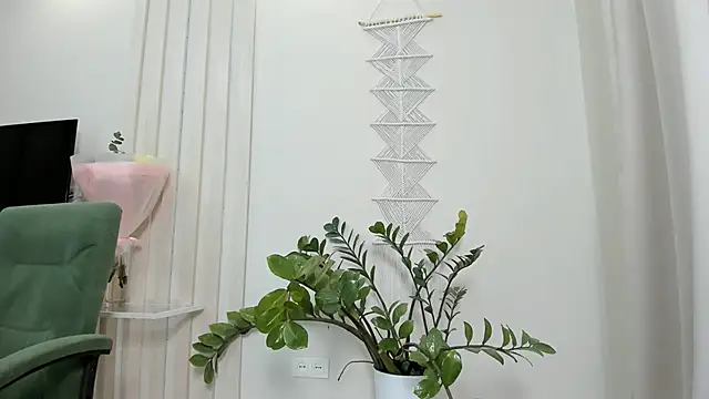 Snapshot of jamienyaam chatting on 12-18-25, 07:36 jamienyaam online show from 12-18-25, 07:36