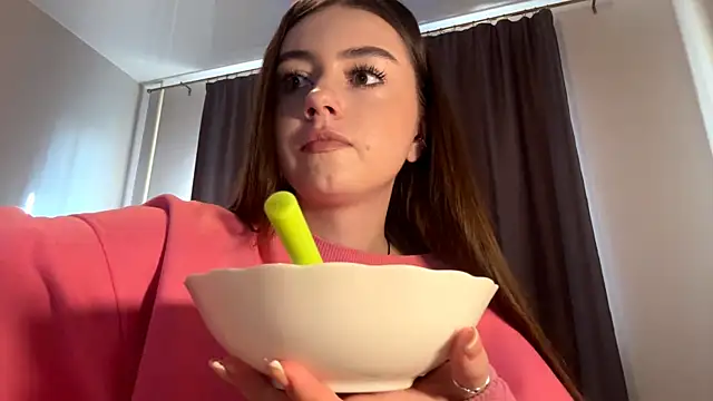 Snapshot of CatherinDream chatting on 09-20-25, 02:12 CatherinDream online show from 09-20-25, 02:12