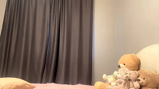 Snapshot of CatherinDream chatting on 10-24-25, 02:41 CatherinDream online show from 10-24-25, 02:41