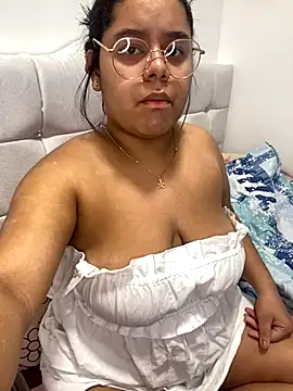 Snapshot of Anabelle_00_ chatting on 11-08-25, 10:30 Anabelle 00 online show from 11-08-25, 10:30