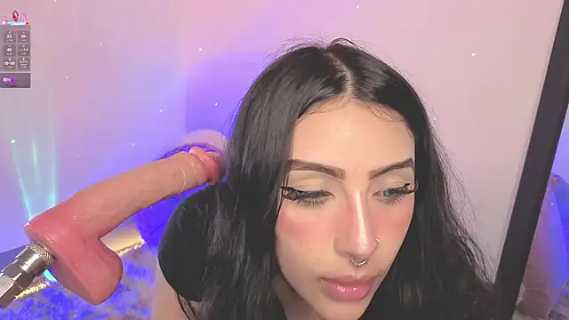 Snapshot of ashlynnlowe_ chatting on 11-15-25, 07:43 ashlynnlowe online show from 11-15-25, 07:43