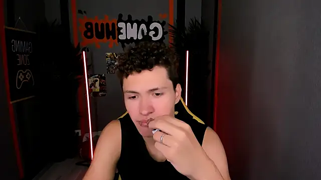 Snapshot of JonnyDarka chatting on 10-18-25, 10:38 JonnyDarka online show from 10-18-25, 10:38