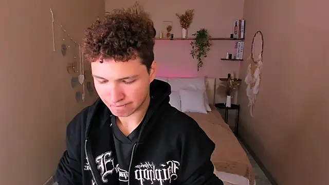 Snapshot of JonnyDarka chatting on 10-21-25, 10:38 JonnyDarka online show from 10-21-25, 10:38