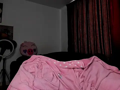 Snapshot of guynextdo0r chatting on 09-18-25, 07:05 guynextdo0r online show from 09-18-25, 07:05