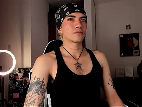 Snapshot of guynextdo0r chatting on 10-01-25, 06:36 guynextdo0r online show from 10-01-25, 06:36