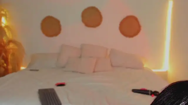 Snapshot of AliisonWells chatting on 11-24-25, 09:25 AliisonWells online show from 11-24-25, 09:25