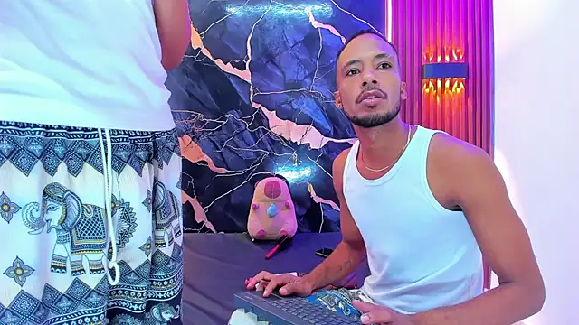 Snapshot of Lucky_boys__X chatting on 09-19-25, 11:11 Lucky boys X online show from 09-19-25, 11:11