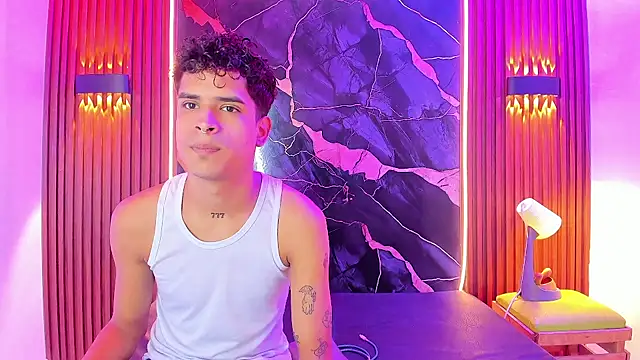 Snapshot of Lucky_boys__X chatting on 11-06-25, 11:44 Lucky boys X online show from 11-06-25, 11:44