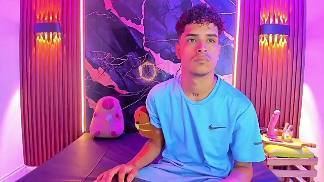 Snapshot of Lucky_boys__X chatting on 11-11-25, 01:00 Lucky boys X online show from 11-11-25, 01:00