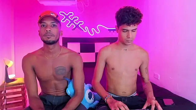 Snapshot of Lucky_boys__X chatting on 12-19-25, 07:10 Lucky boys X online show from 12-19-25, 07:10