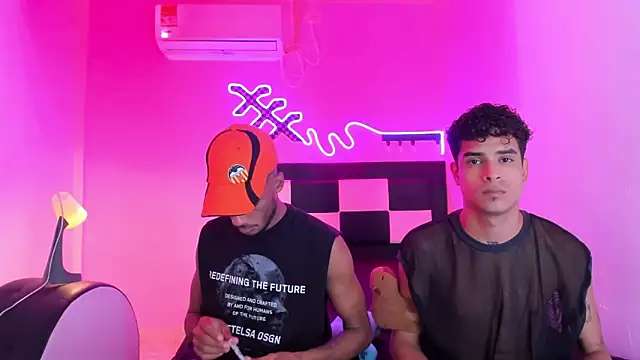 Snapshot of Lucky_boys__X chatting on 12-21-25, 06:48 Lucky boys X online show from 12-21-25, 06:48