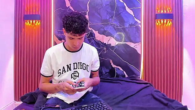 Snapshot of Lucky_boys__X chatting on 03-14-26, 06:57 Lucky boys X online show from 03-14-26, 06:57