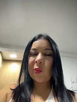 IrisDuvall online show from 05-12-26, 01:25