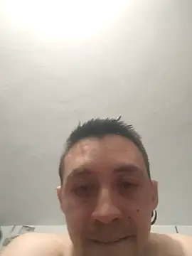 Snapshot of eslabon19 chatting on 09-30-25, 04:06 eslabon19 online show from 09-30-25, 04:06