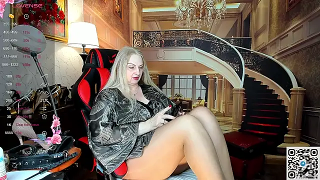 Snapshot of Nina_Devillle chatting on 05-25-26, 01:55 Nina Devillle online show from 05-25-26, 01:55