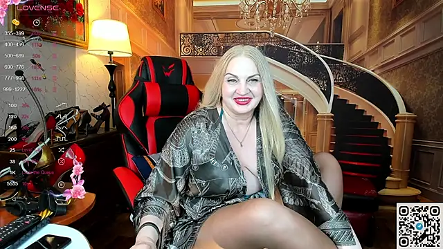 Snapshot of Nina_Devillle chatting on 06-15-26, 01:02 Nina Devillle online show from 06-15-26, 01:02