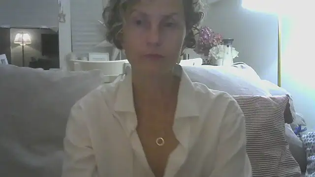 Snapshot of Sylira chatting on 07-28-26, 08:45 Sylira online show from 07-28-26, 08:45