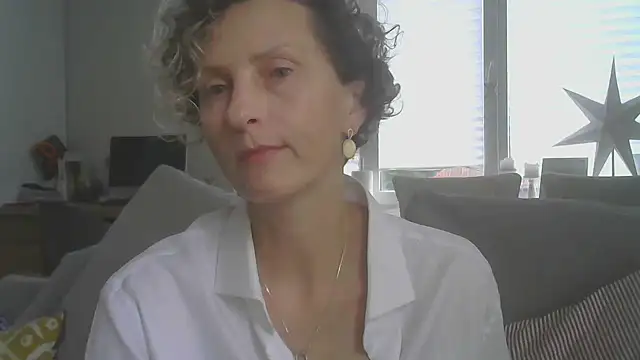 Snapshot of Sylira chatting on 07-29-26, 12:14 Sylira online show from 07-29-26, 12:14
