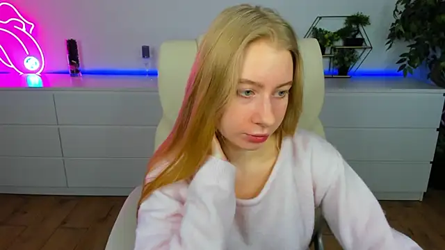 Alina Blonde online show from 01-19-26, 06:50