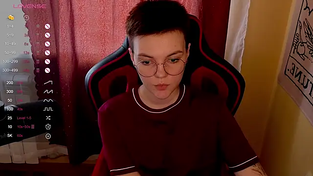 Snapshot of KrisNeal chatting on 09-28-25, 09:25 KrisNeal online show from 09-28-25, 09:25